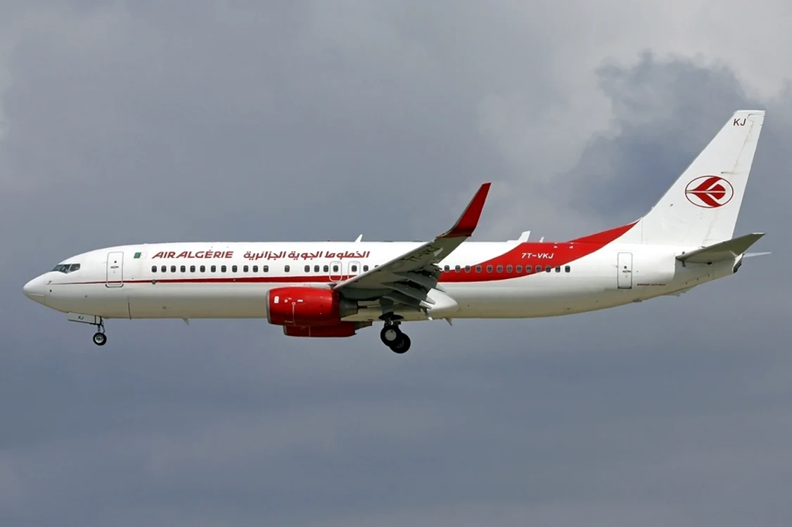 
    Avionul se ducea de la Alger la Marsilia  
