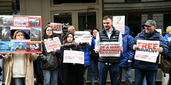 Protest paris fata de sotia ministrului adjunct al apararii din Rusia FOTO AFP jpg