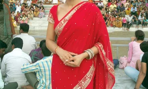 Iulia Vântur,  în ţinută  tradiţională  hindusă jpeg