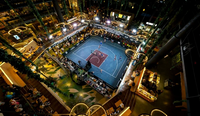 Scena spectacolului baschetbalistic e pregătită