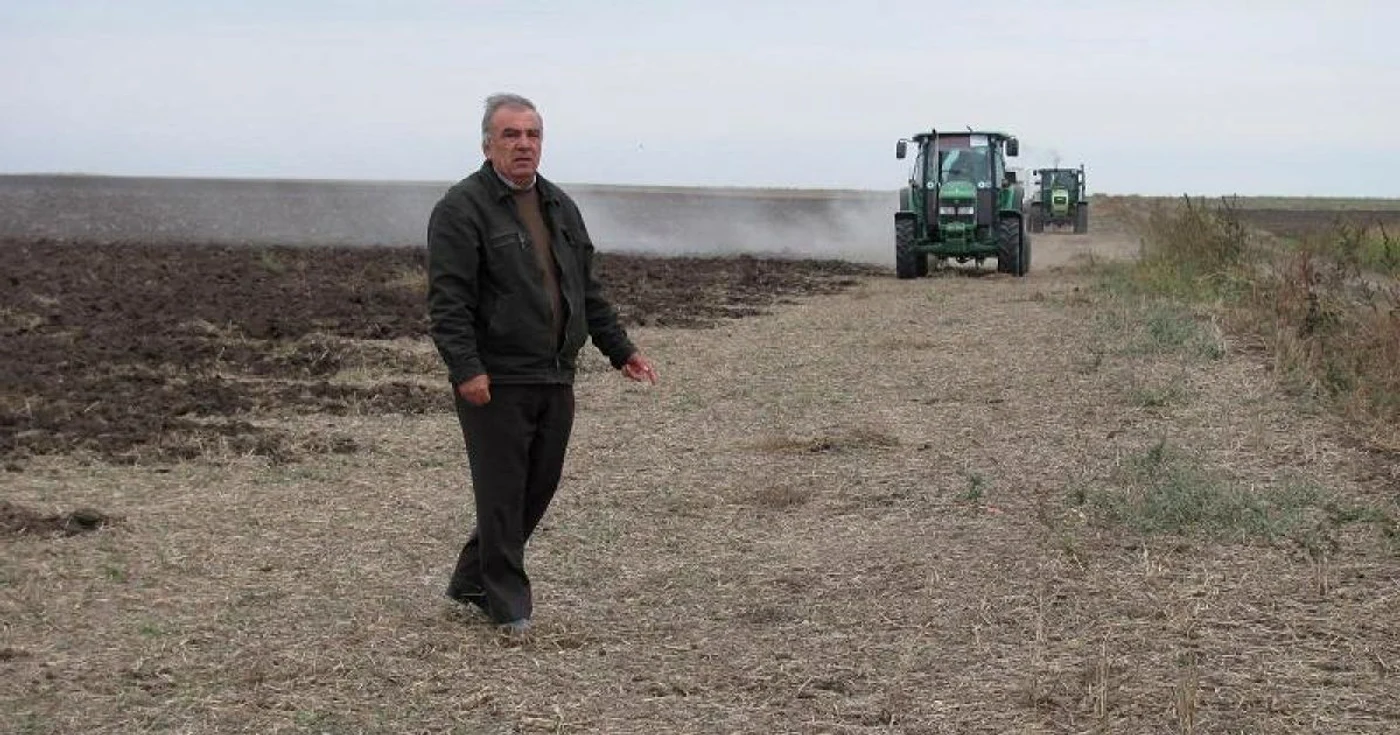  Ciulinaru supervizează lucrările de fertilizare
