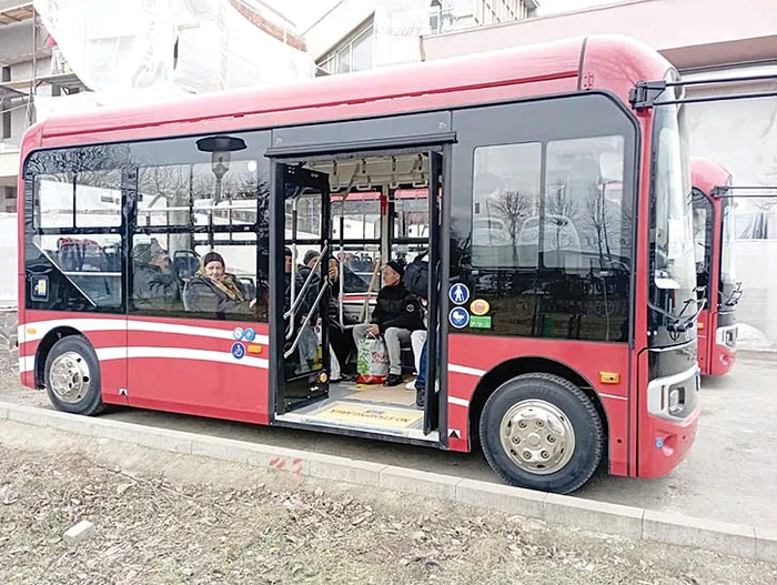 2025: Locuitorii din Flămânzi au parte de transport electric. Foto: adevarul.ro