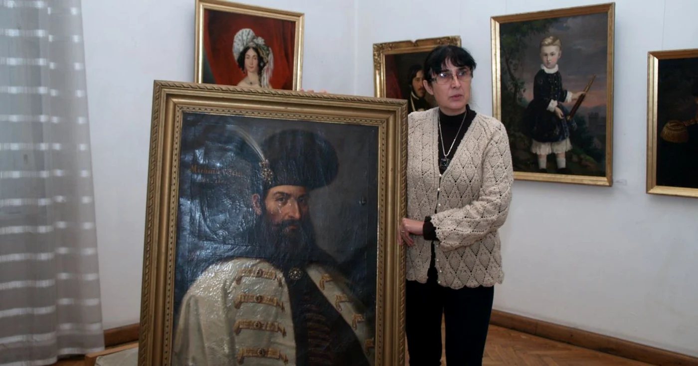 Portretul domnitorului Mihai Viteazu, pictat în 1880 de Tattarescu, este ținut în depozitele muzeului. Foto Alex Policală