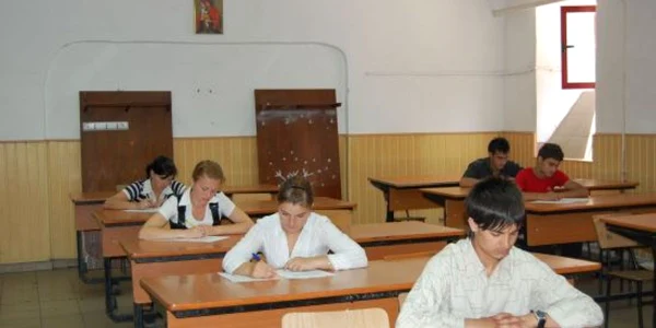 Liceenii au acumulat cele mai multe absenţe (foto arhivă)