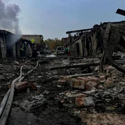 Garaje distruse în urma unui atac cu dronă rusească în Kiev, Ucraina