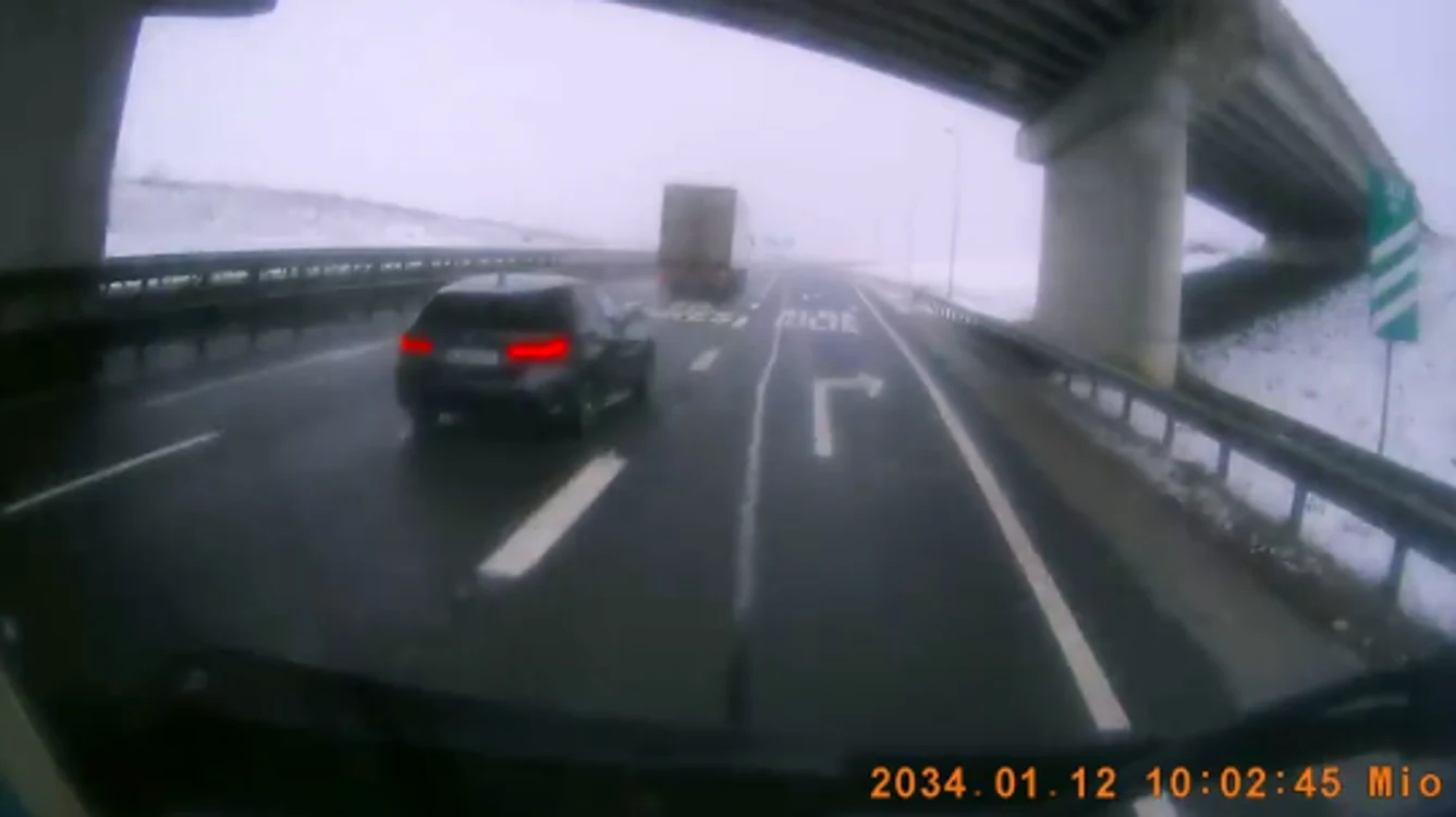 
    Bărbatul a intrat greșit pe autostrada, între Gilău şi Turda, și a continuat drumul pe banda a douafoto: Facebook  