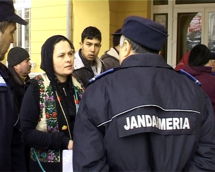 Zeci de pietari au protestat in fata Primariei din Botosani FOTO Adevarul