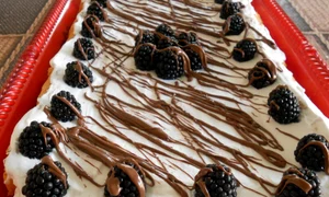 tort cu fructe de padure jpeg