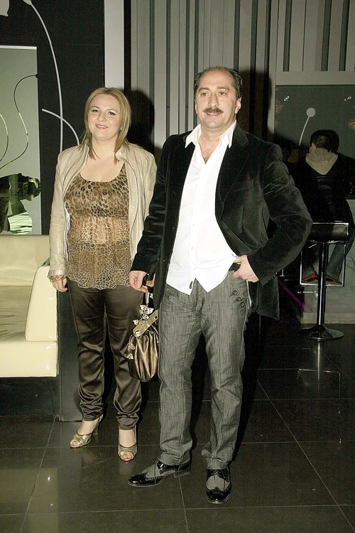 
    Nicoleta şi-a făcut lipoaspiraţie la coapse şi la abdomen şi şi-a reparat sâniiFoto: Blitz   