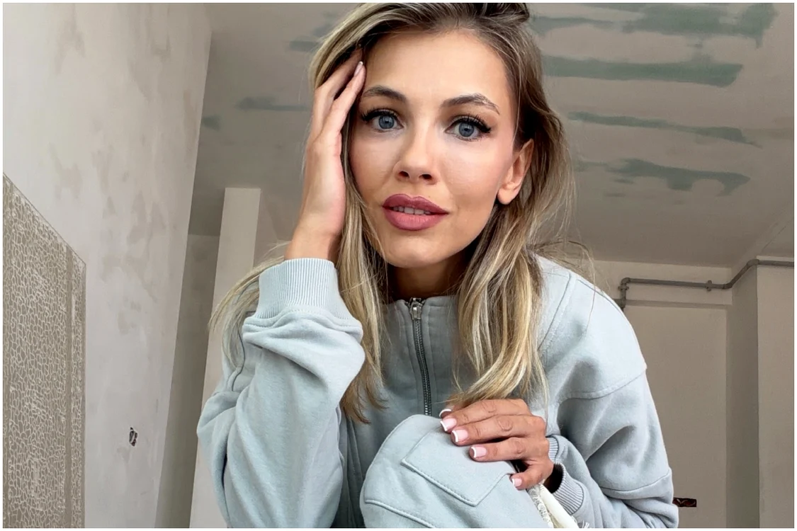 Andreea Ibacka s-a pozat pe șantierul casei sale din Năvodari. Foto: Instagram