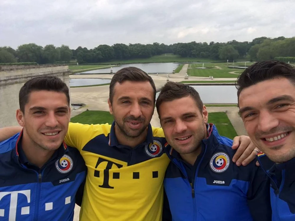 Stanciu, Keşeru, Sânnmărtean şi Adi Popa nu uită că au jucat cu toţii la Steaua o bună perioadă. Ei s-au simţit excelent la plimbarea de azi