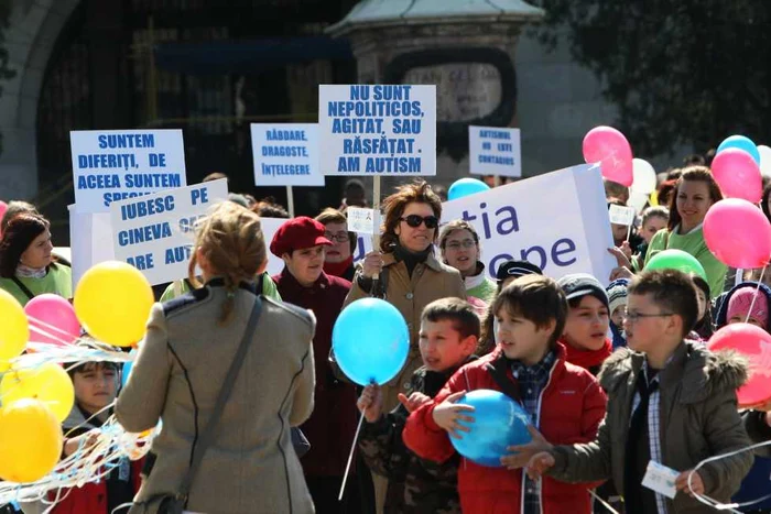 Marş pentru copiii cu autism de la Iaşi