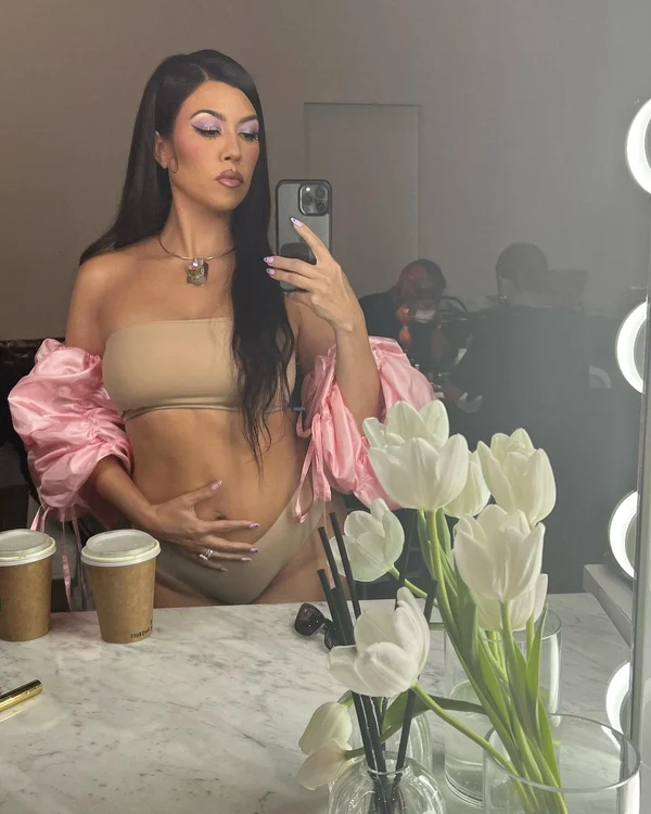 Kourtney Kardashian (sursa FOTO Instagram)