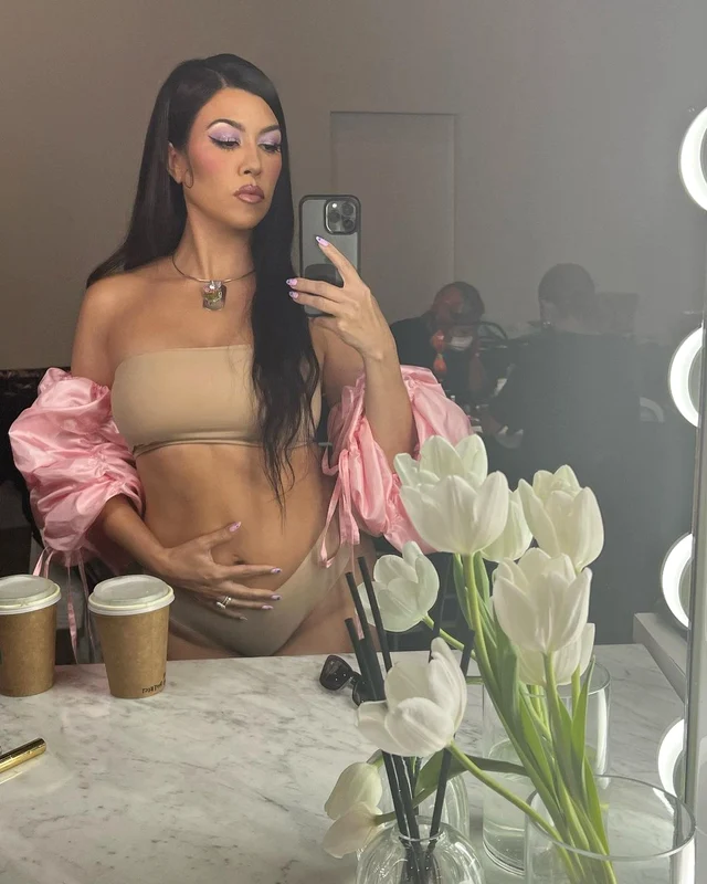 Kourtney Kardashian (sursa FOTO Instagram)