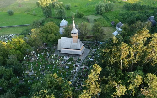 Biserica Ieud Deal  Foto Wikipedia jpg