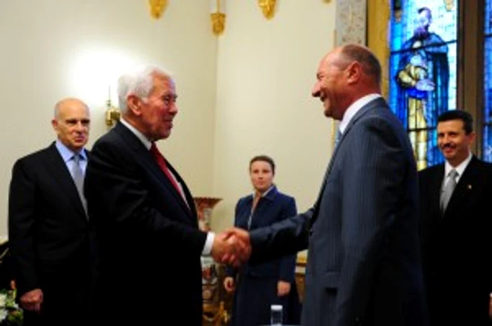 Senatorul Richard Lugar,  preşedintele Traian Băsescu şi fostul ambasador al SUA, Nicholas Taubman