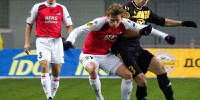 Olandezul Brett Holman și fundașul tiraspolenilor Vladimir Volkov