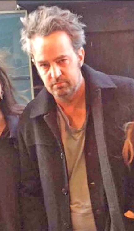 Matthew Perry  s-a îngrăşat şi s-a  urâţit de la beţii