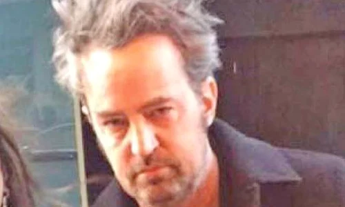 Matthew Perry  s a îngrăşat şi s a  urâţit de la beţii jpeg