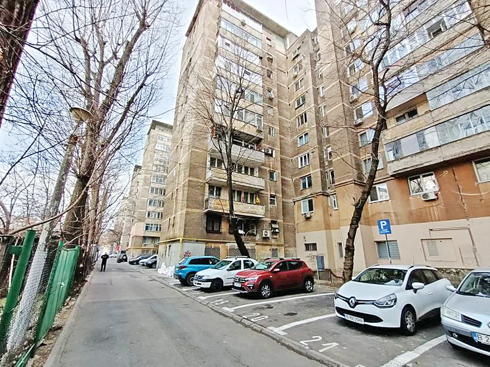 Scutureii de Bucureşti  - viaţa în cel mai mare  bloc cu risc seismic