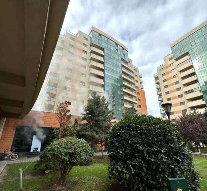 Un incendiu a izbucnit în această dimineață în cartierul Grozăvești din București / foto: ISU
