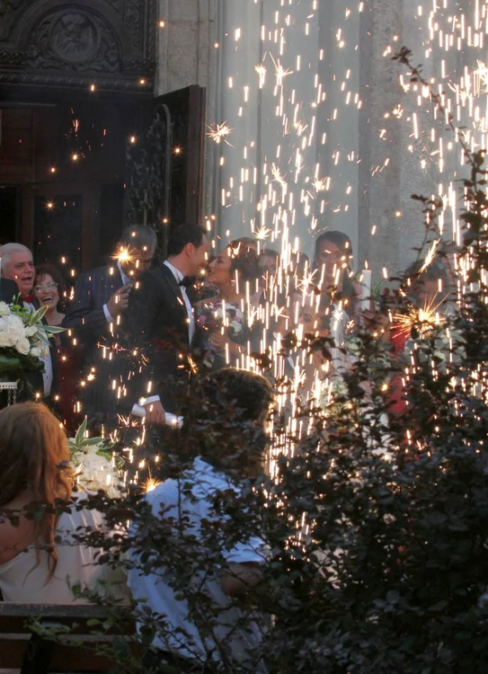 Pepe şi Raluca Pastramă, la ieşirea din biserică