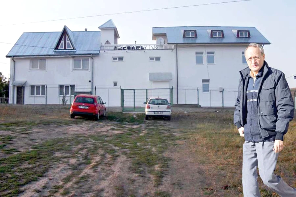 
    Acesta este sanatoriul  construit la marginea  oraşului Iaşi  
