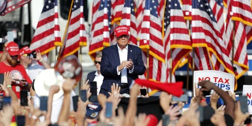 Donald Trump împușcat la un miting de campanie în Pennsylvania FOTO EPA-EFE