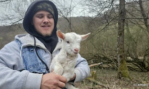 Tânăr Cioban din satul Almășel din Hunedoara  Foto Daniel Guță ADEVĂRUL jpg