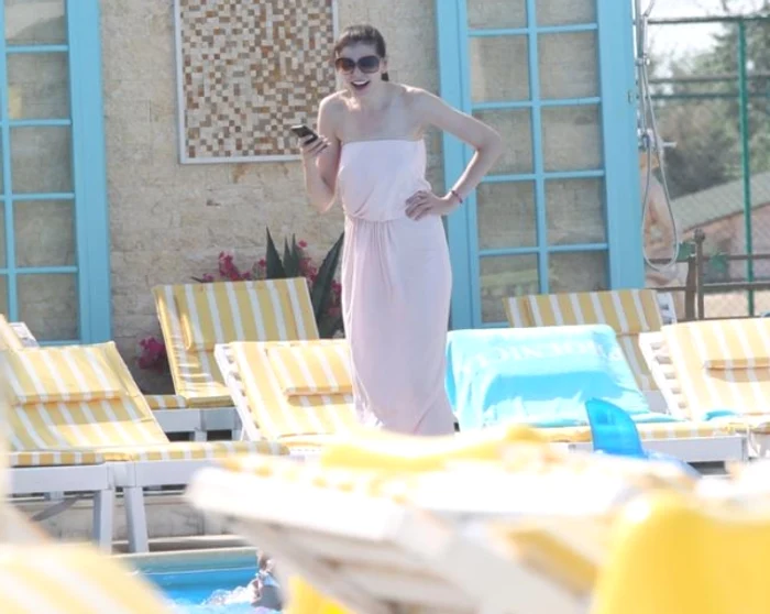 
    Monicăi i-a revenit zâmbetul pe buze de când a văzut-o pe Irinafoto: Mihai Ionescu  