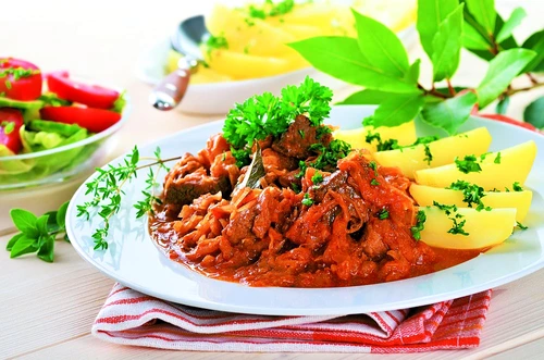 tocanita cu carne de vita jpeg