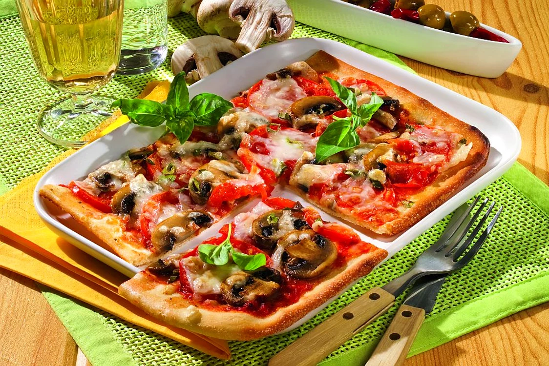 pizza vegetariana cu ciuperci jpeg