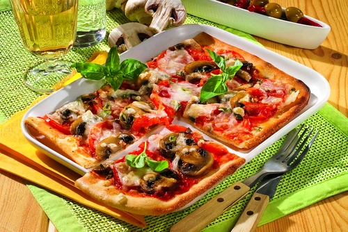 pizza vegetariana cu ciuperci jpeg