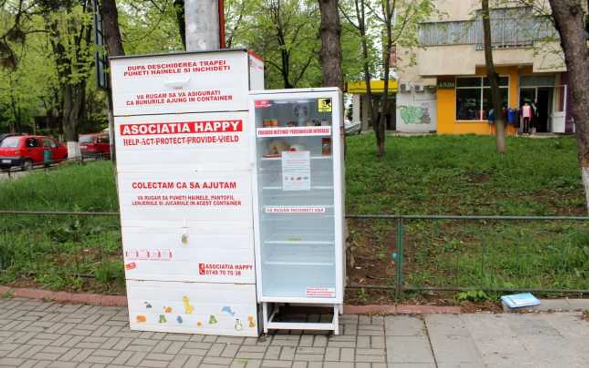 Frigiderul nevoiaşilor de la Botoşani FOTO Cosmin Zamfirache