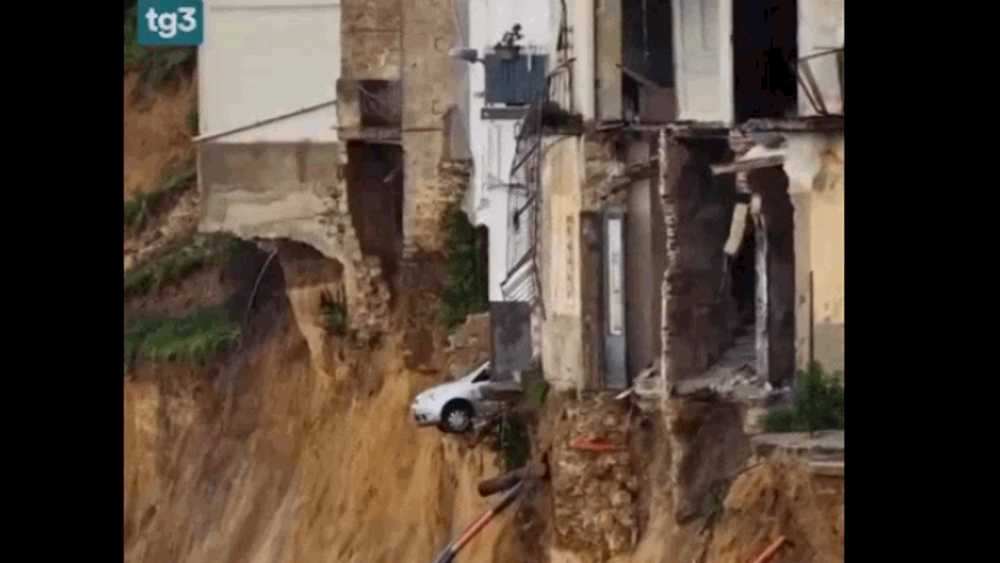 Dezastru în Sicilia: un oraș se prăbușește sub ochii oamenilor. 1 500 de persoane au fost evacuate