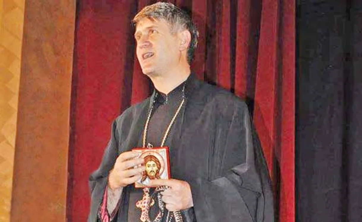 
    Cristian Pomohaci are o  imagine de om sfânt în  rândul credincioşilor  
