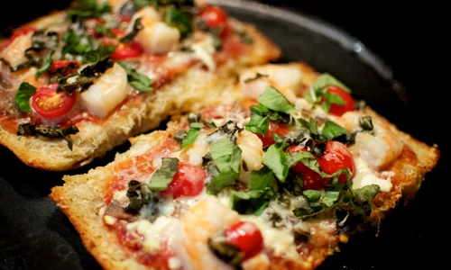 pizza cu creveti si branza feta jpeg