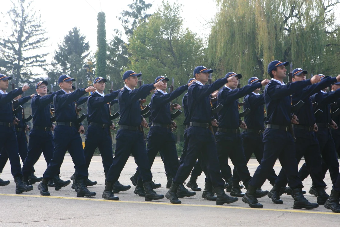 Jandarmii pot ieşi la pensie pe bani mulţi FOTO Adevărul