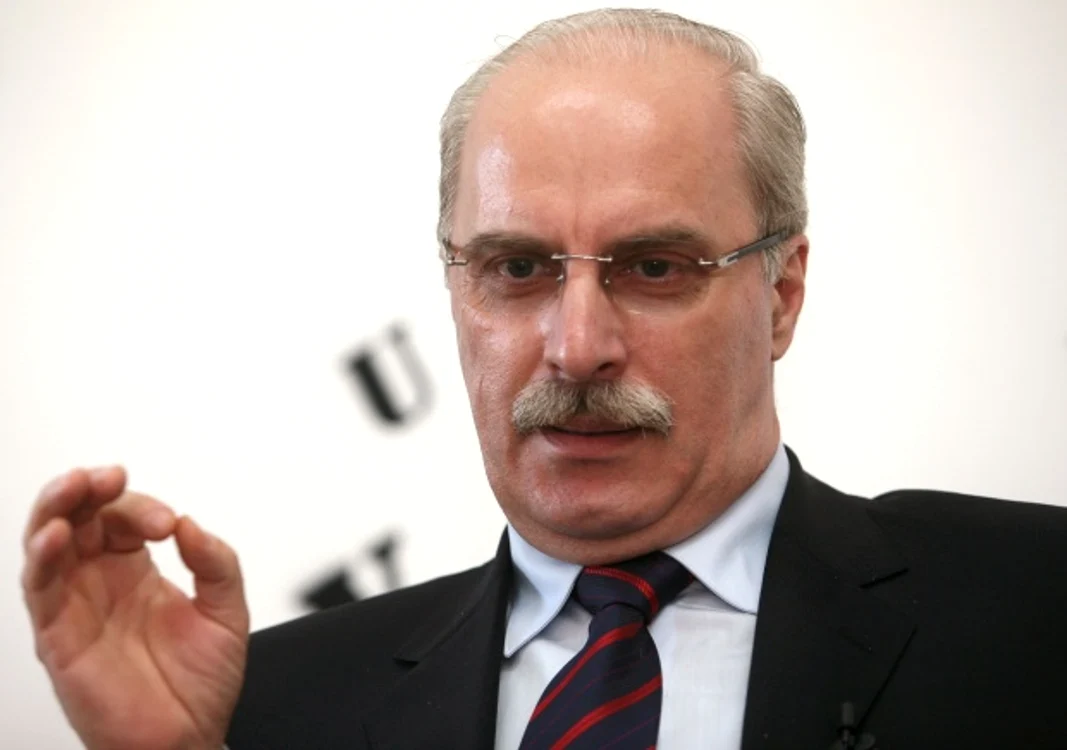 
    Octavian Bellu  