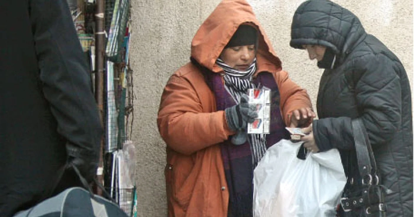 Traficul cu ţigări de  contrabandă a înflorit  în pieţele din toată ţara 