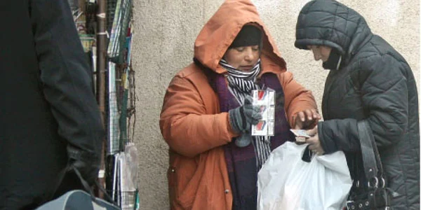 Traficul cu ţigări de  contrabandă a înflorit  în pieţele din toată ţara 