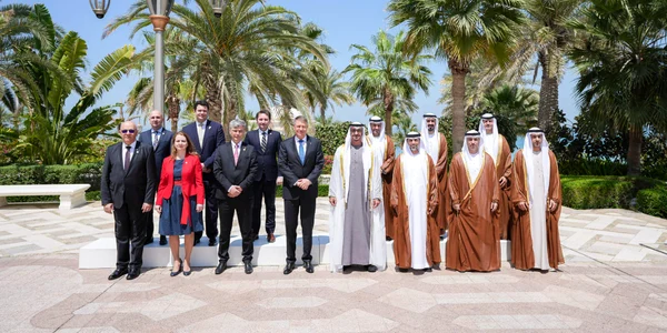 Ligia Deca are COVID-19. Ministrul l-a însoțit pe Iohannis în Emiratele Arabe Unite FOTO Facebook 