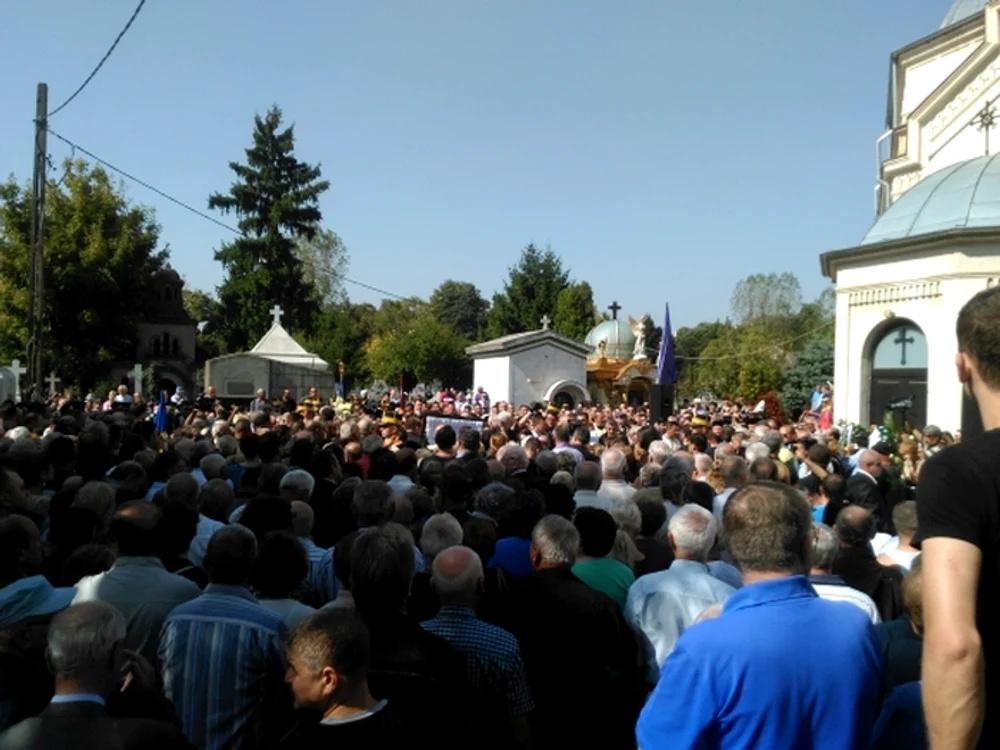 
    Înmormântarea lui Vadim Tudor: Mii de oameni s-au strâns în fața cimitiruluiFoto: Click!  