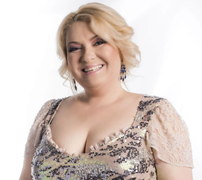 Cântăreaţa îşi face singură cremele pentru faţăfoto: Antena 1