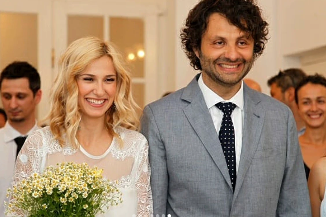 
    Imagine de la cununia civilă a Danei Rogoz, de acum 8 aniFoto: Arhivă personală  