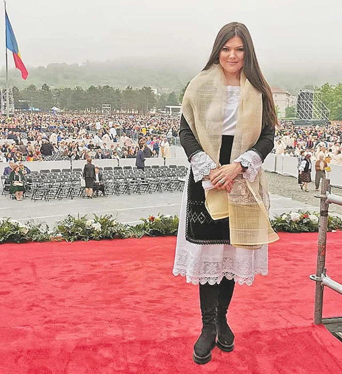 Paula Seling s-a fotografiat pe scenă înainte de eveniment