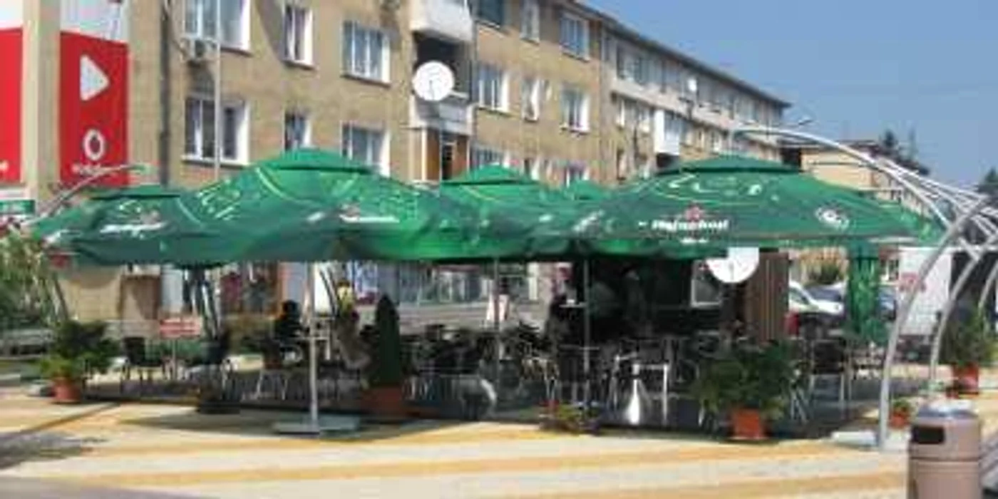 Pitesti: Terasele de fiţe din centru nu au toalete!