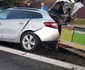 Accident rutier pe DN7 - E81 în Bujoreni - Vâlcea - o maşină cu stupi s-a ciocnit cu un cap de pod Foto Adevărul