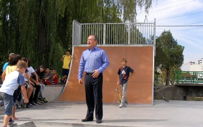 Emil Boc a inaugurat cel mai mare skate park din România
