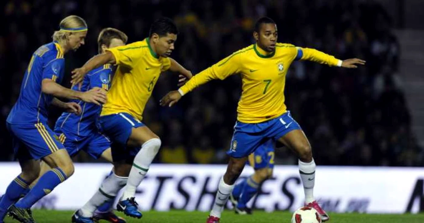 Robinho (la minge) joacă pentru Brazilia de şapte ani EPA